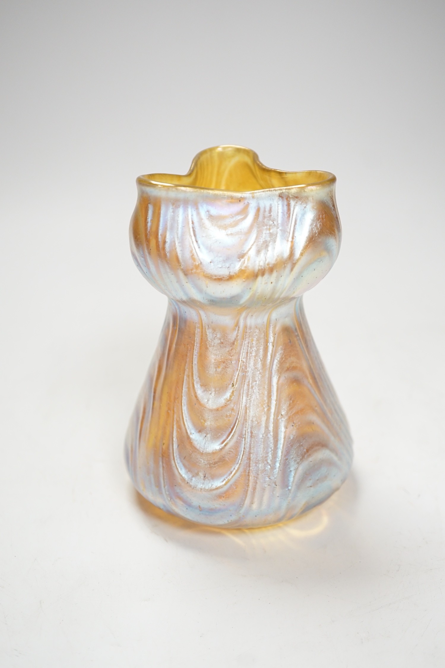 A Loetz iridescent glass vase, 14cm